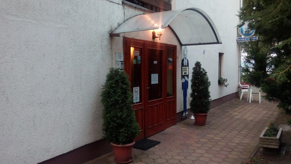 Monika Panzio Hotell Tata Exteriör bild